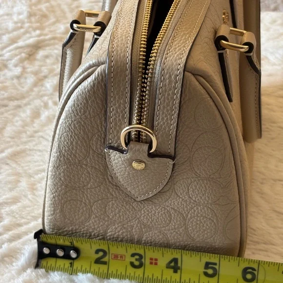 Coach Rowan in Oat Signature Leather with Wristlet - Picture 4 of 12